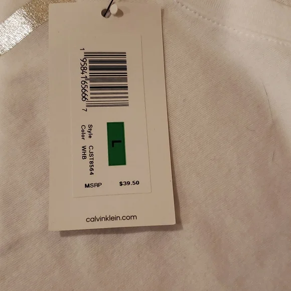Calvin Klein Tshirt - Picture 3 of 5